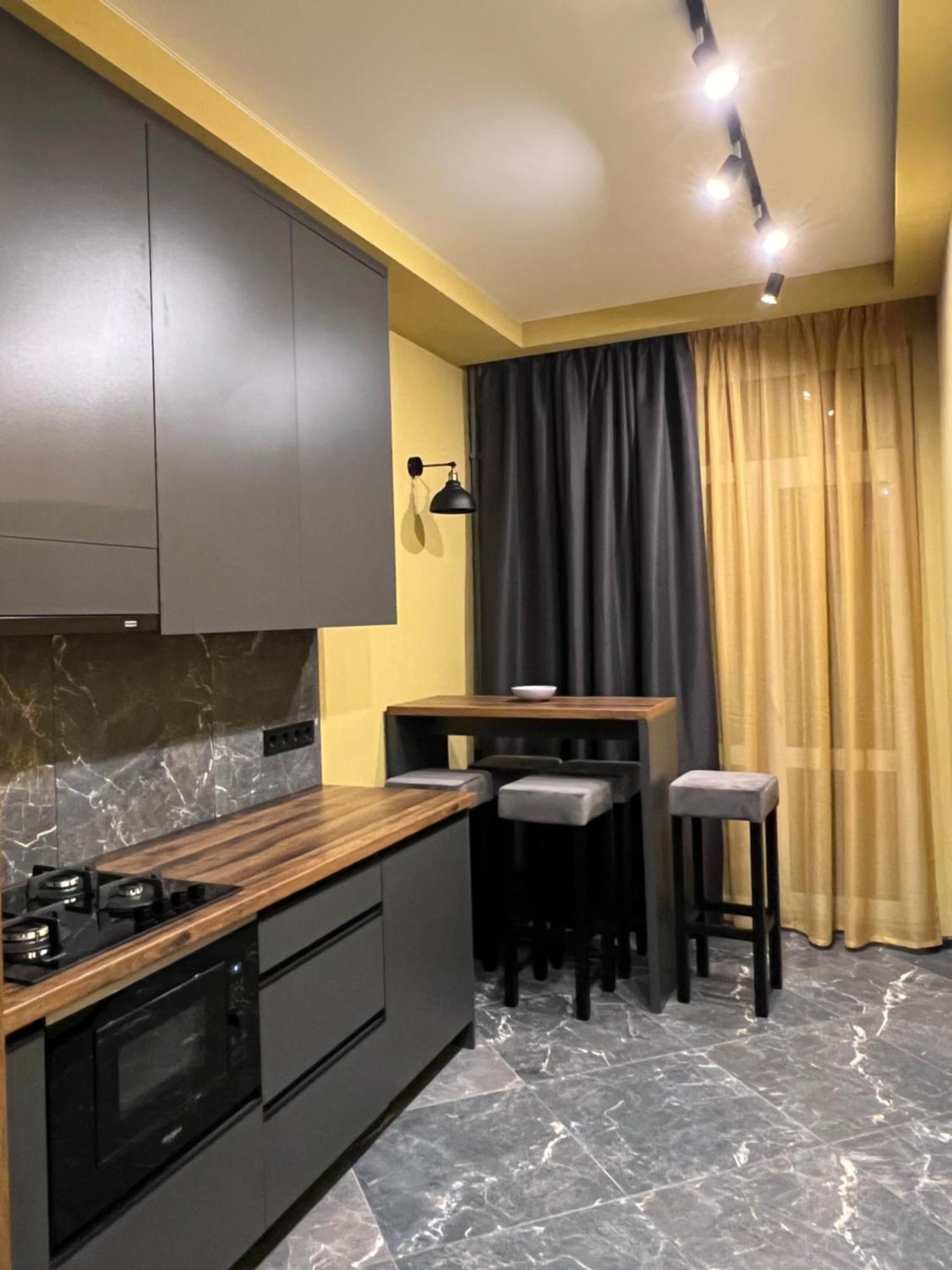 Apartments Lux In City Center إلفيف المظهر الخارجي الصورة